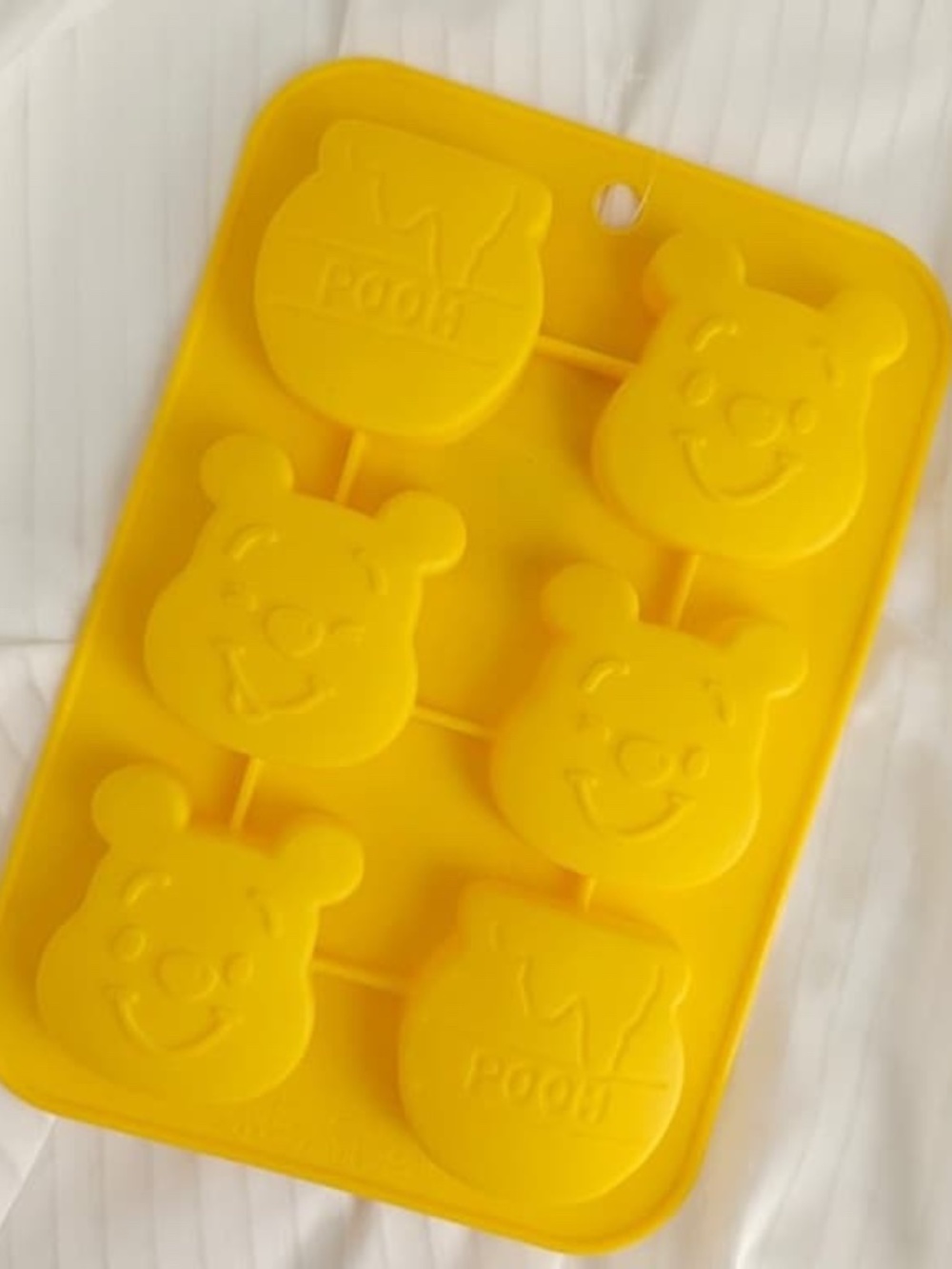 New Daiso x Disney Winnie the Pooh Silicone Petite Cake/Chocolate / Ice Mold